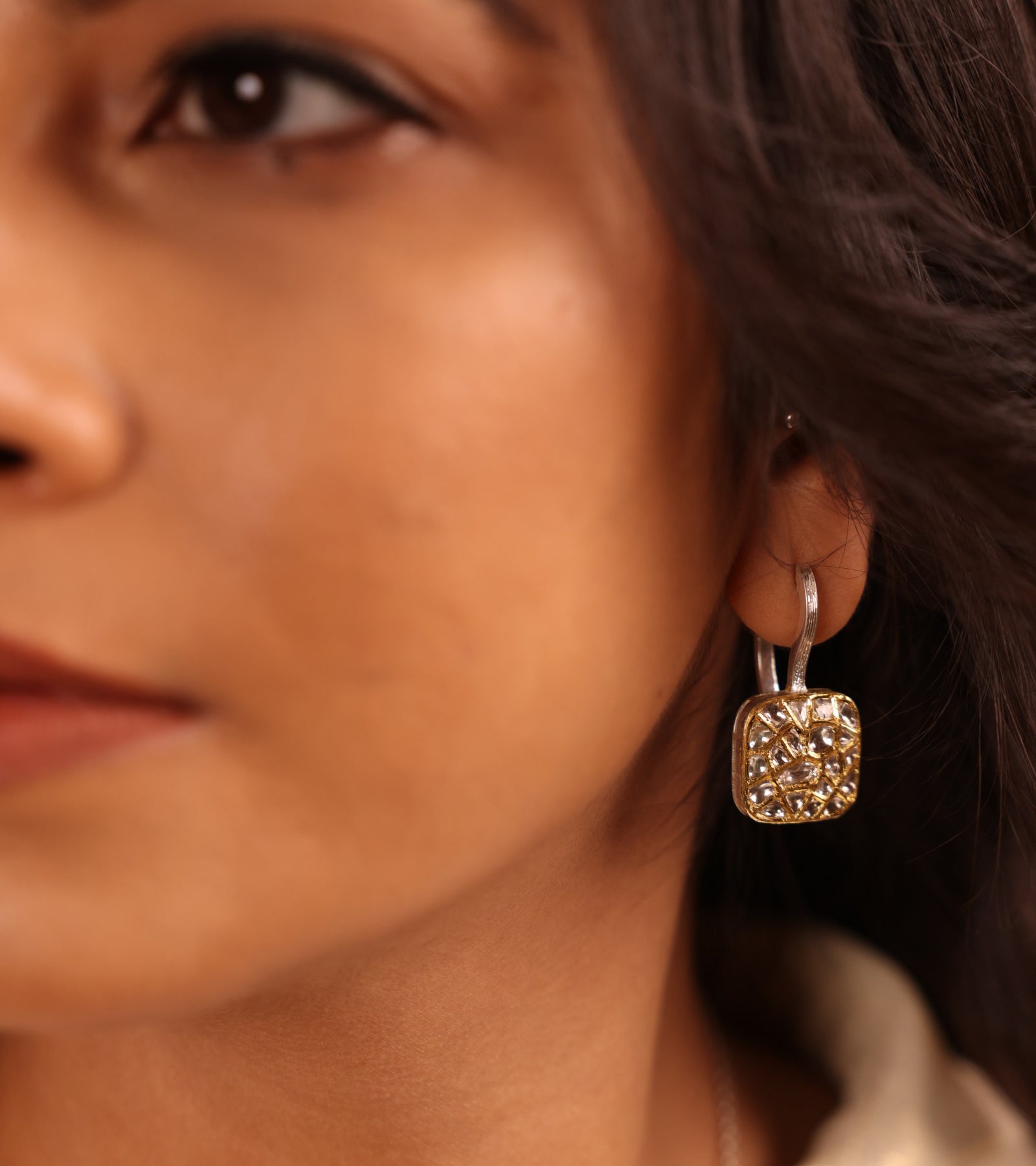Close-up of the Polki diamond setting on the Lux Hoops
