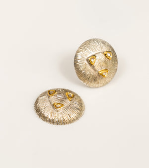 Detail of the fine gold accents framing the Polki diamonds on the Mia Earrings