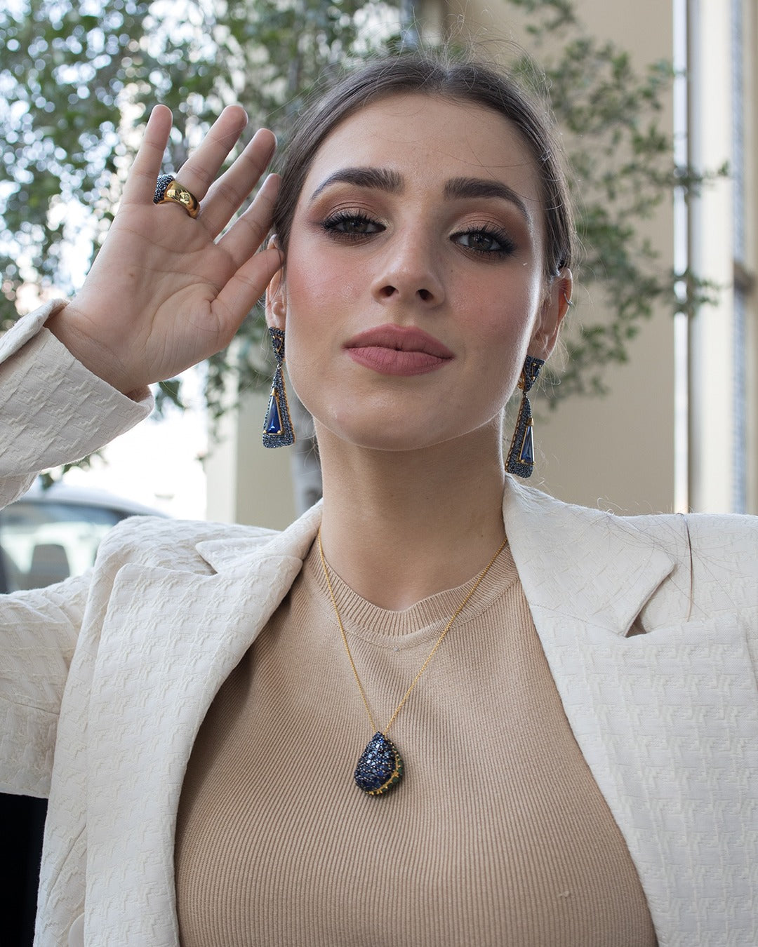 From Morning Meetings to Evening Plans: Jewelry That Moves With You