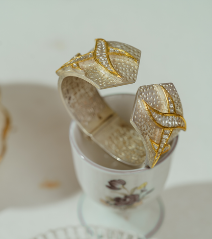 The Flow Polki Cuff in Gold