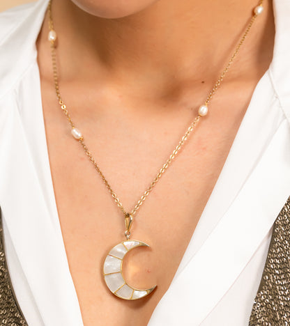 Crescent Mother of Pearls | Pendant