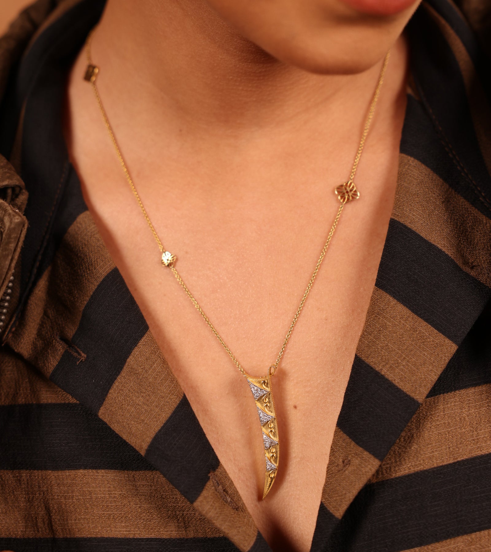 Regal Dagger | Pendant