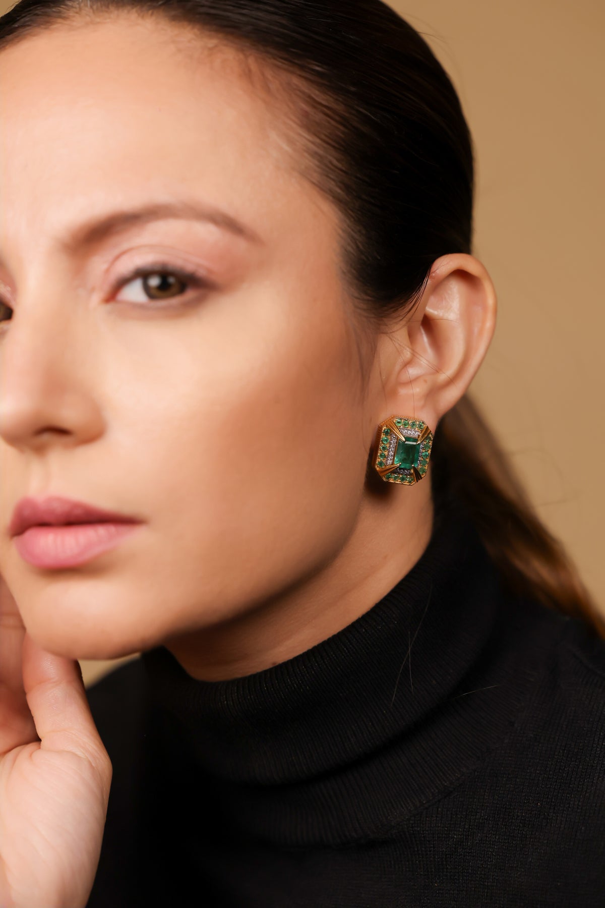 Eos Emerald Stud Earrings | UBAA