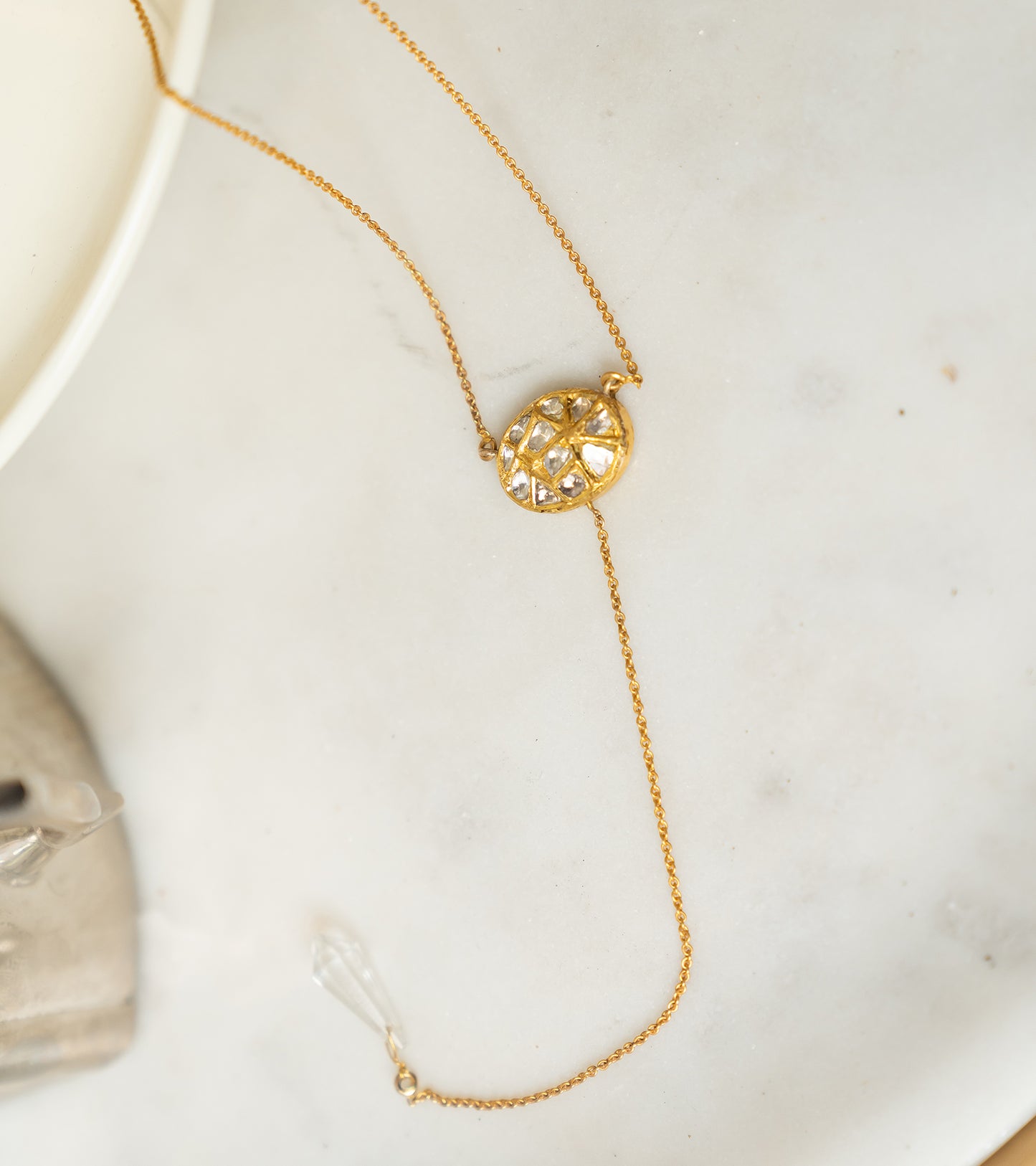The Cerchio Oval with Crystal Dangler Necklace in Gold