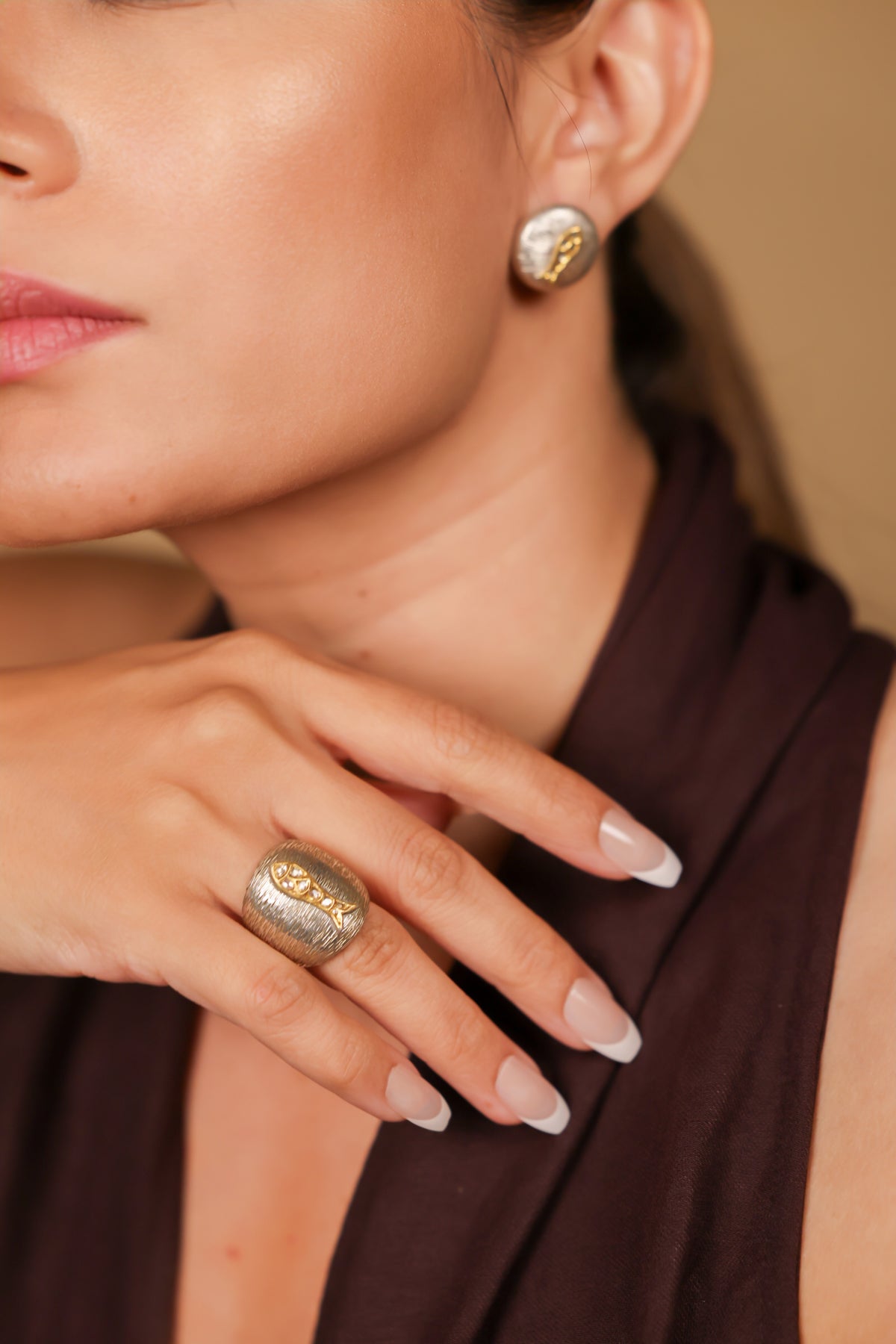 Close-up of the fish motif and Polki diamond detailing on the ring