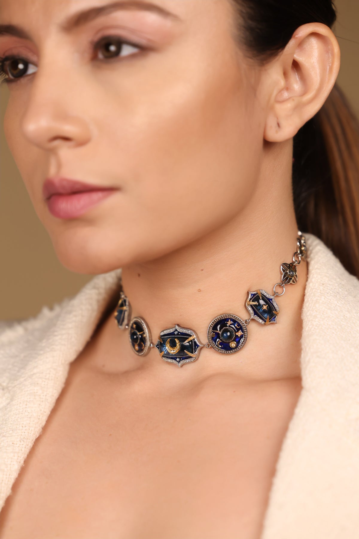 Close-up of the kyanite and Polki diamond detailing on the Taskan Choker