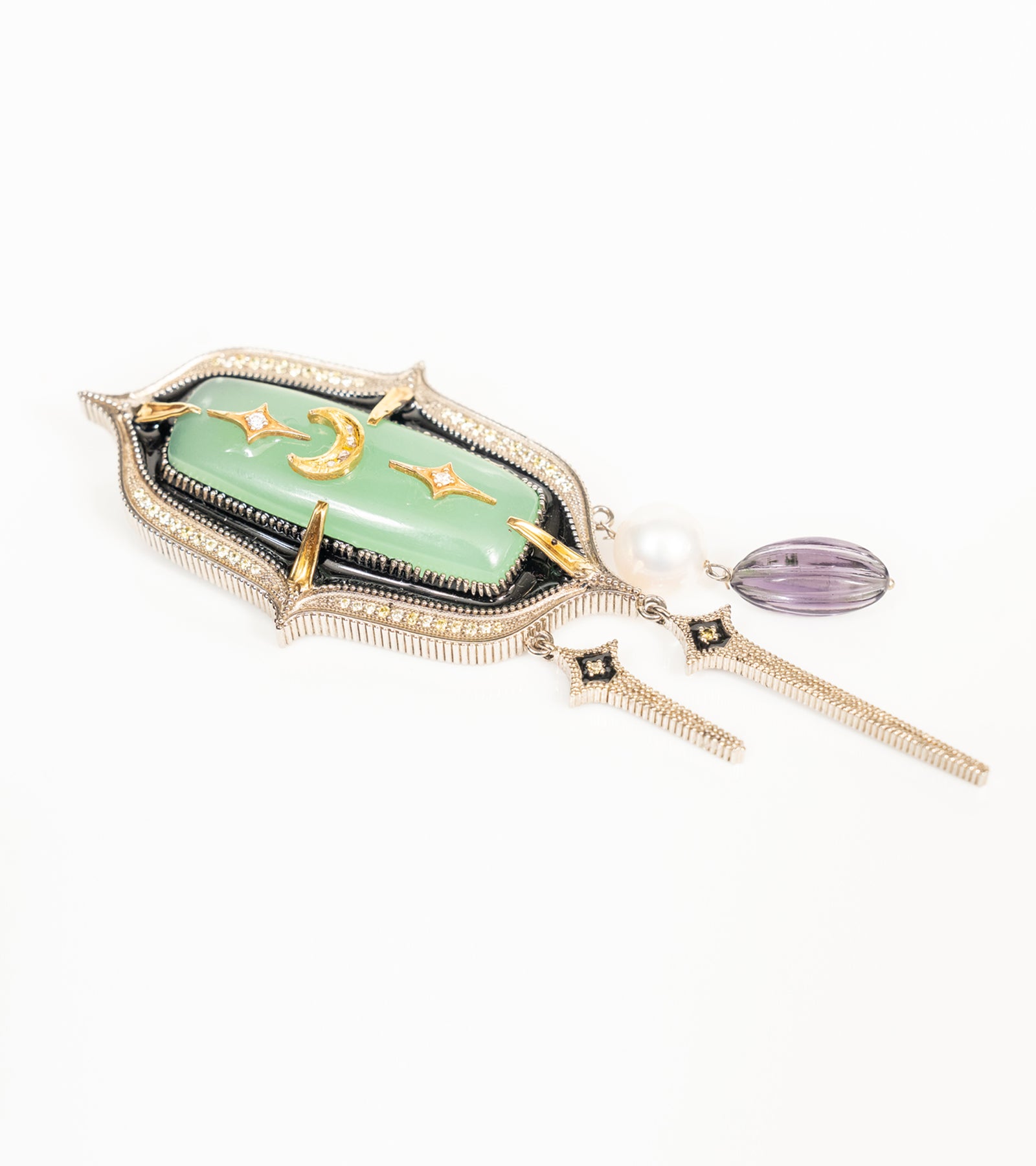Detail of the South Sea pearl and black enamel finish on the Zel Brooch